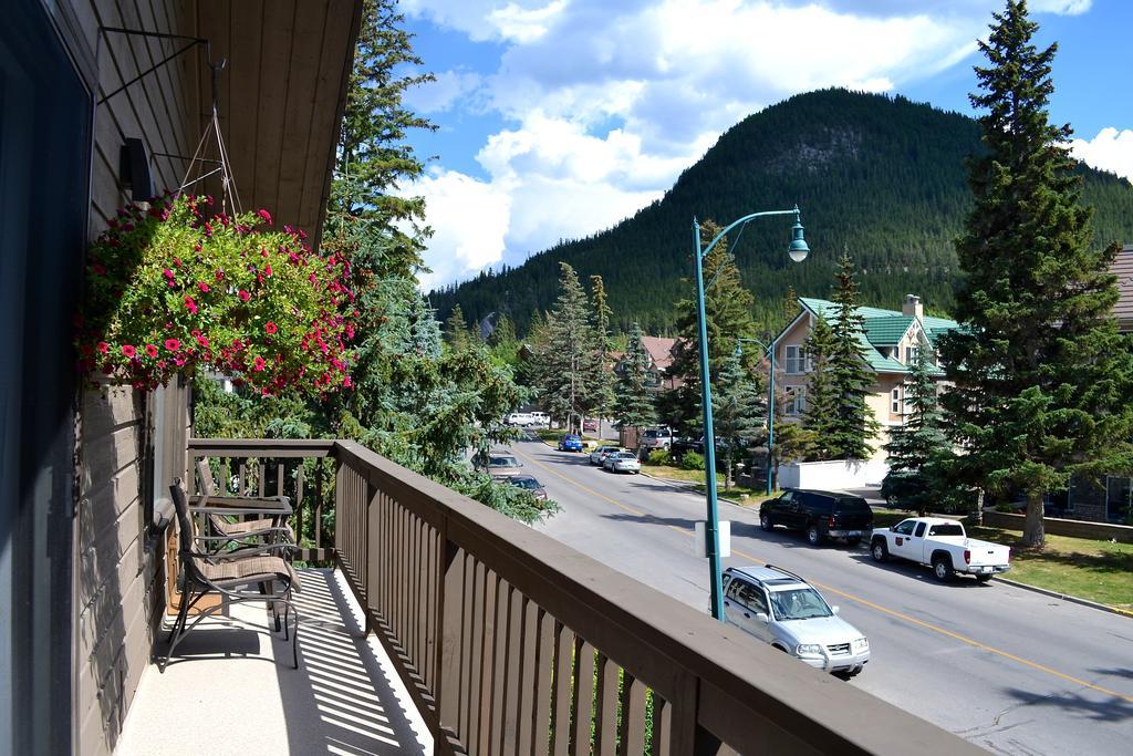 A Good Nite'S Rest Bed And Breakfast Banff Exterior photo